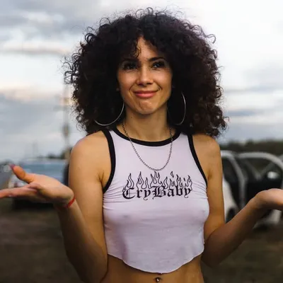 Vane Simón profile