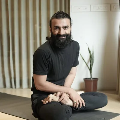 VASUU DHOLAKIA profile