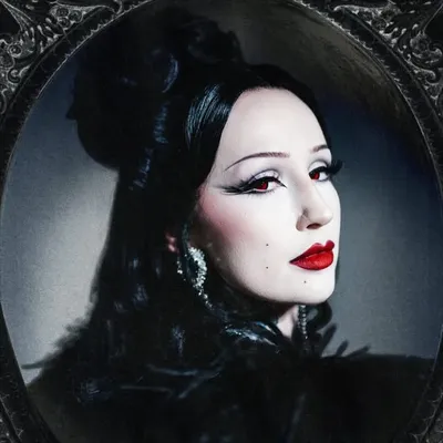 Emma Vauxdevil profile