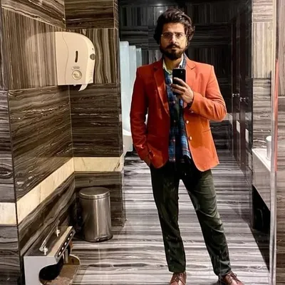 Vee Vashishth profile
