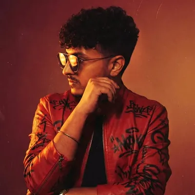 Vee Kapoor profile