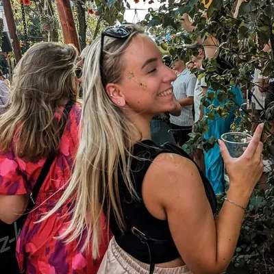 VERA HENDRIKS profile