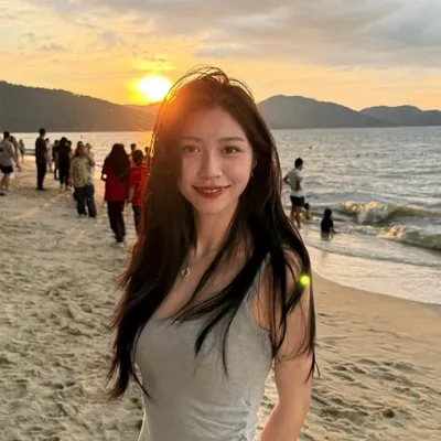 Veronica Lee profile