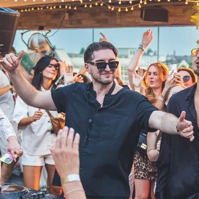VESCU | DJ & Sax profile