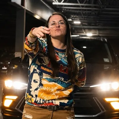 Vee Henny profile