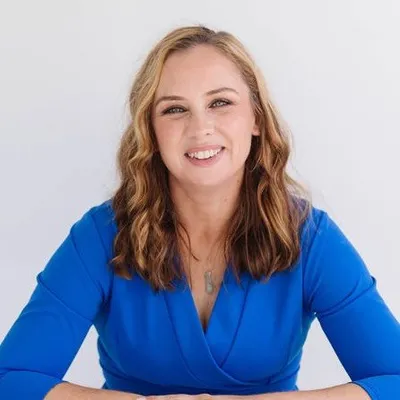 Vicky Shilling | Solopreneur Mindset & Business Coach profile