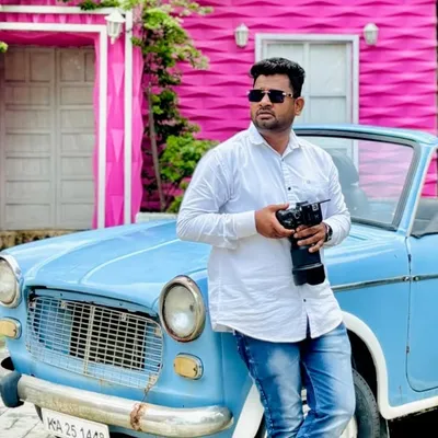 V H Photography profile