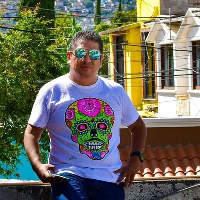 Victor Manuel profile