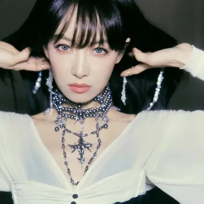 Victoria Song宋茜 profile