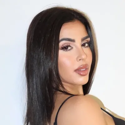 Victoria Caro profile