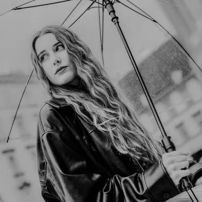 Victoria Schwabl profile
