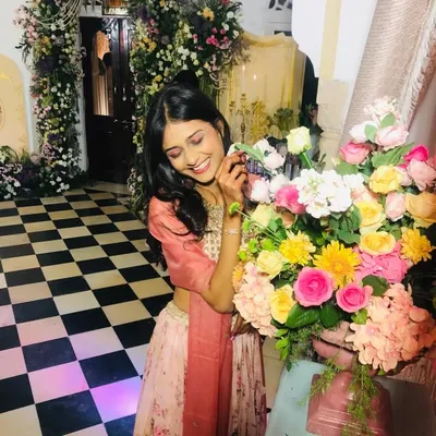 Vidhi ๐ profile