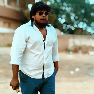 Vijay Giri profile