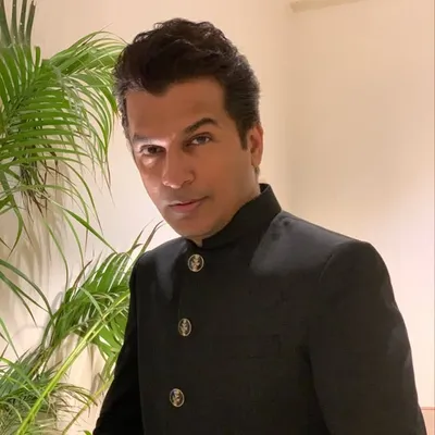 Vikram Phadnis Official