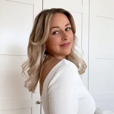 VIKTORIA BUCHBERGER | Dating Comedy profile