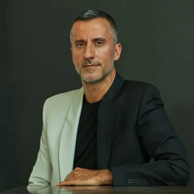 VIKTOR UDŽENIJA profile
