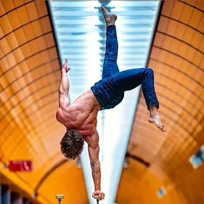Vincent Lammert Handstand profile