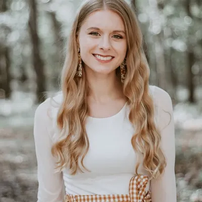 Adriana Garst profile