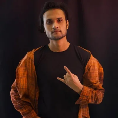 Vivekk Tripathi 🇮🇳🧿….. profile