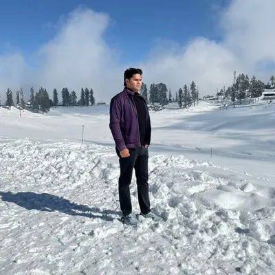 Waaris Khann profile