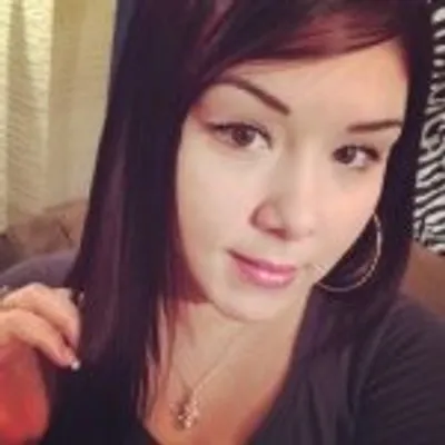 Leslie Gloria profile