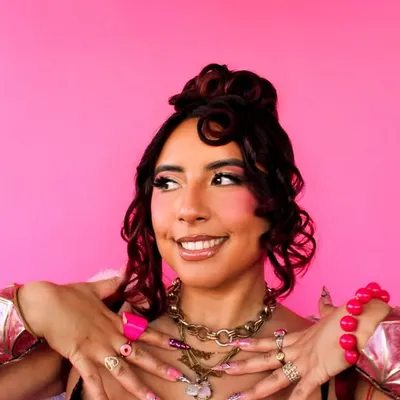 Wednesday | Lifestyle | Fashion | Latina profile