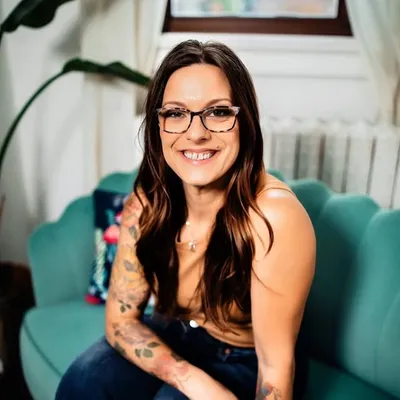 Wendy Walker | Illinois Hairstylist and MUA profile
