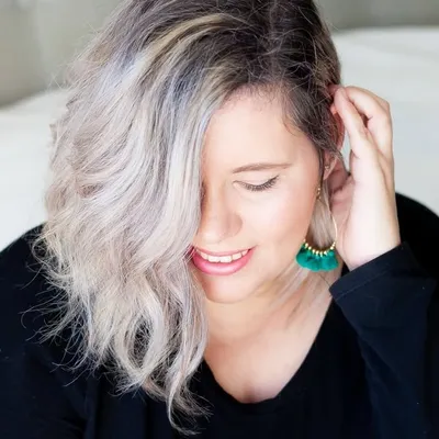 Stacy van Zyl @sawdustandhighheels profile