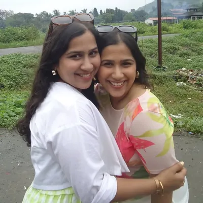 Aashi & Isha Jain | Food + Travel + Lifestyle | PR profile