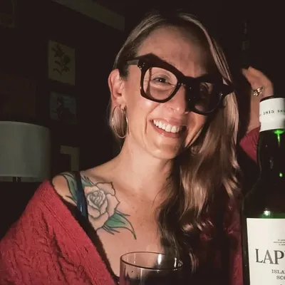 Jenna - Whisky A Go Girl profile