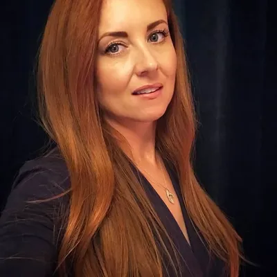 Emma WhispersRed profile