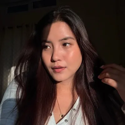 Whitney Bathari ✨ profile