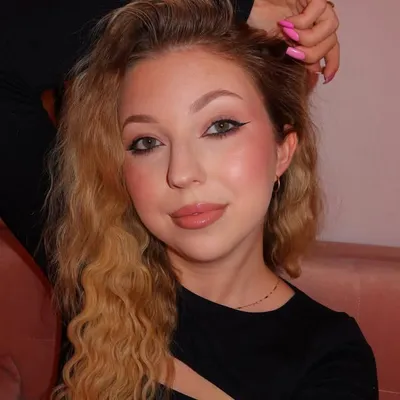 Oktawia Ludkiewicz | MAKEUP | SKINCARE | profile