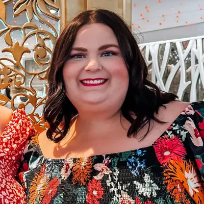 Hilary Saige profile