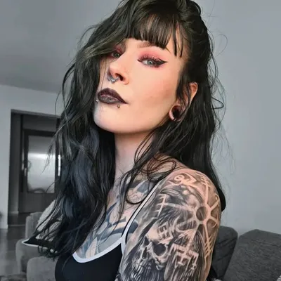 Mia🦇 profile