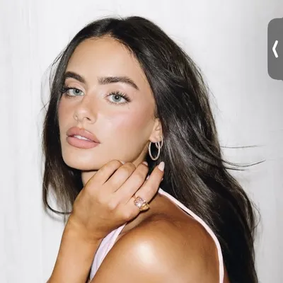 Yael Shelbia profile