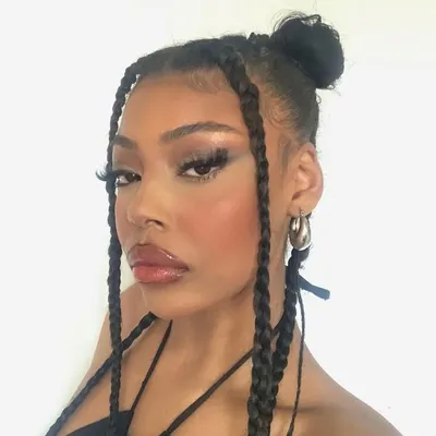 Simone Amanda profile