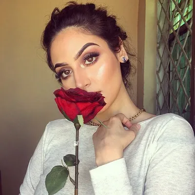 Y A S M I NKHAN