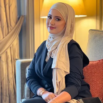 Yasmina Bouichenade Professional Makeup Artist profile