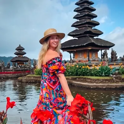 Whitney • Single Mom Life + Travel profile