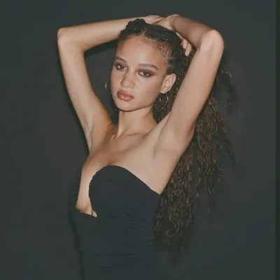YOLY DEE profile