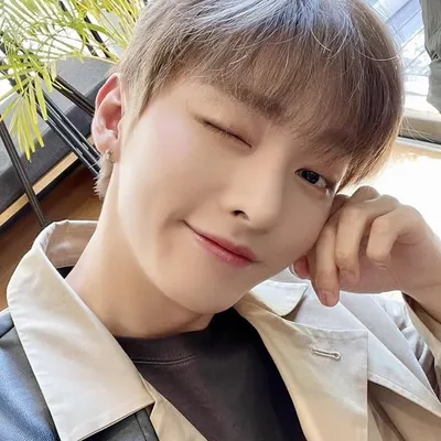 YOON JISUNG (윤지성) profile