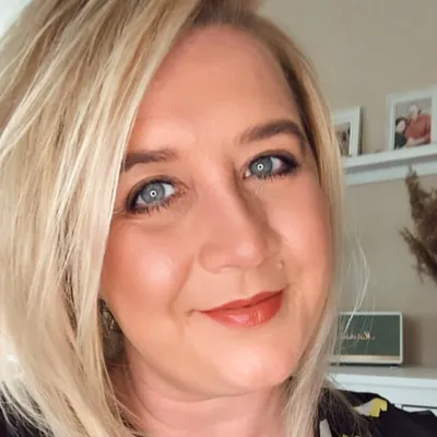youtiful_ina | Beauty Creator | Home | Urlaub profile