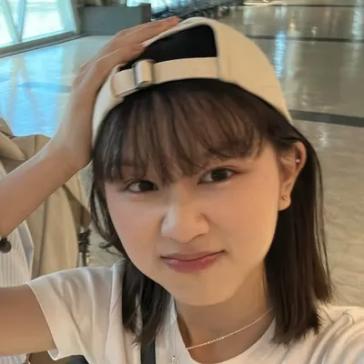 Chloe profile