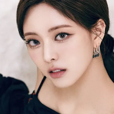 ITZY YUNA (유나) profile