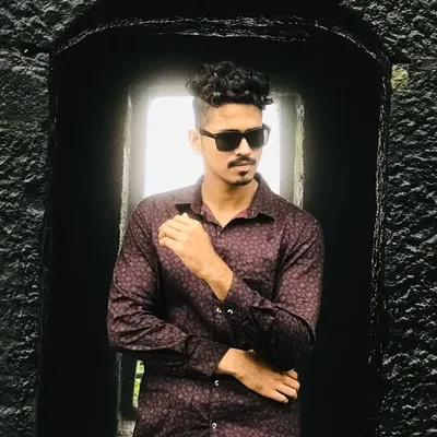 zeeshan 💰 profile