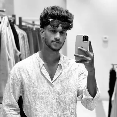 ZanjU__🦋 profile