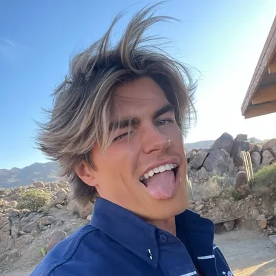 Zander Hodgson profile