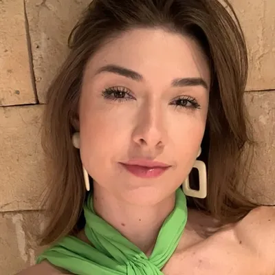 Ana Caroline Zeni profile