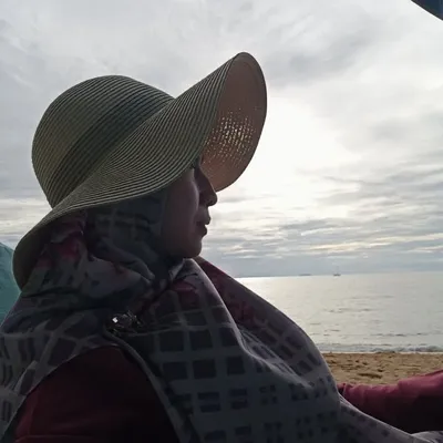 Ziezie Azizah profile